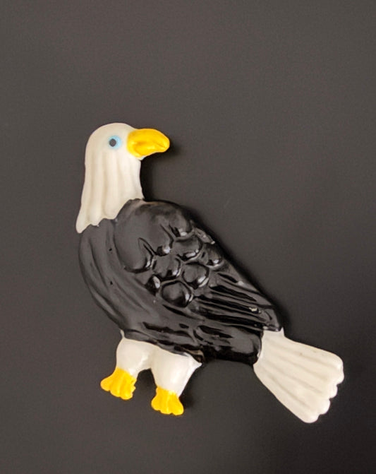 Realistic Bald Eagle Refrigerator Magnet - Patriotic American Bird Magnetic Decor for Kitchen, Glossy Home Decor Gift for Bird Lovers with Textured Wings