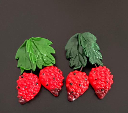 Small Size Realistic Texture Strawberry Refrigerator Magnet - Kitchen Decor, Detailed Fruit Ornament, Magnetic Cottagecore Accessory, Ideal Gift for Home Supplies Enthusiasts