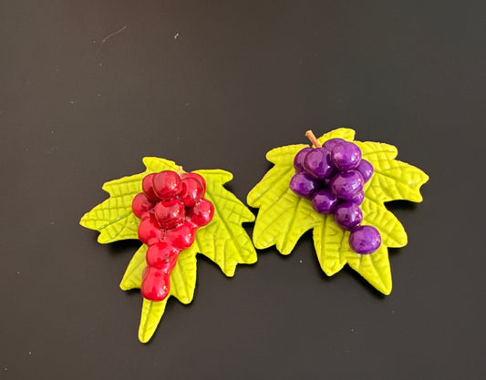 Glossy Finish Clustered Grape 3D Magnetic Refrigerator Magnet - Red or Purple, Fridge Decor Kitchen Artwork, Ideal Home Supplies Gift