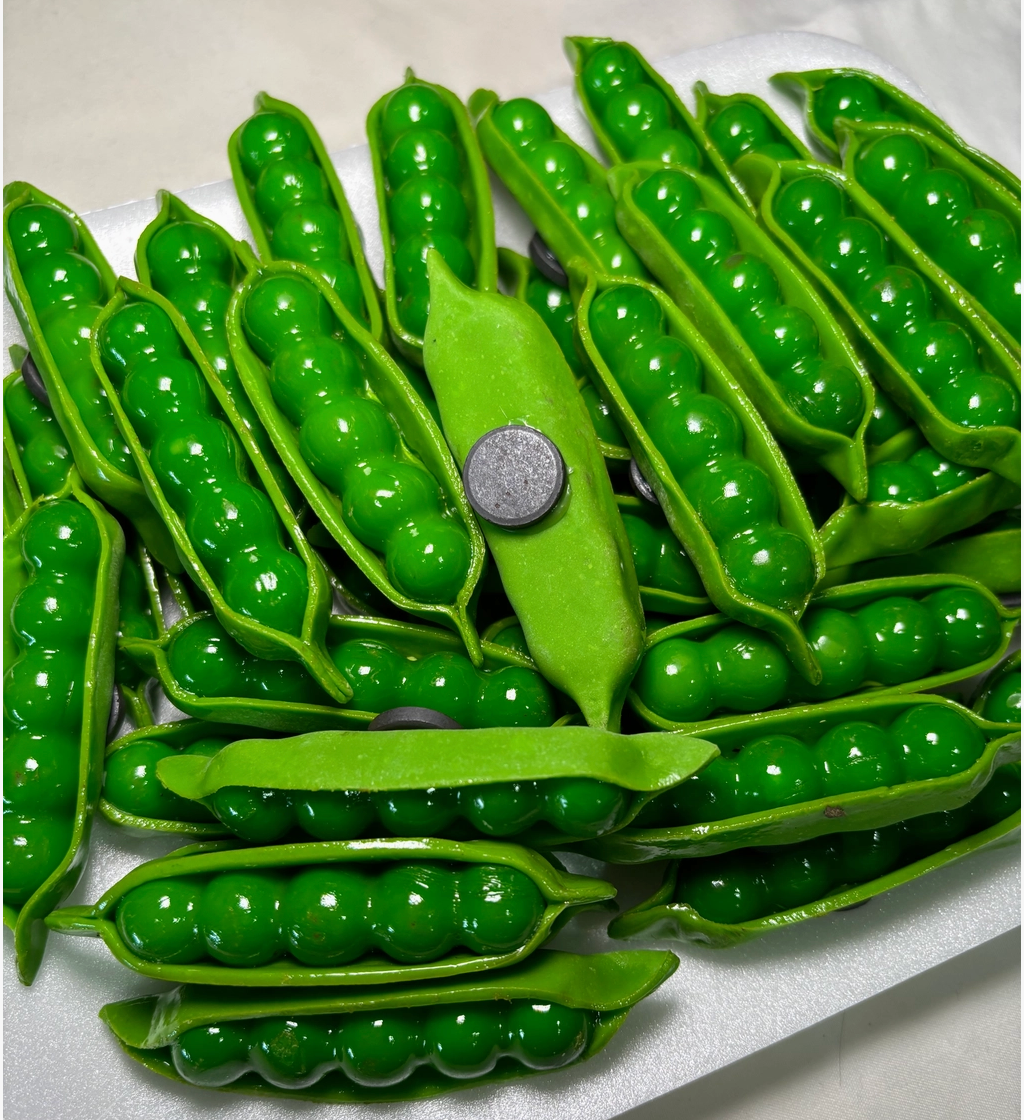 Realistic Green Pea Pod Refrigerator Magnet