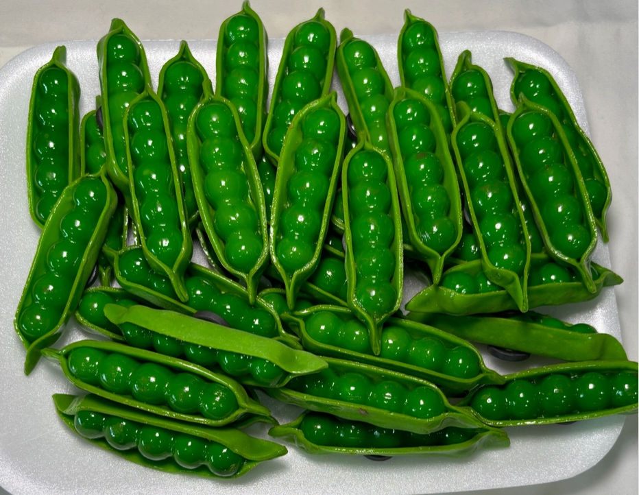 Realistic Green Pea Pod Refrigerator Magnet