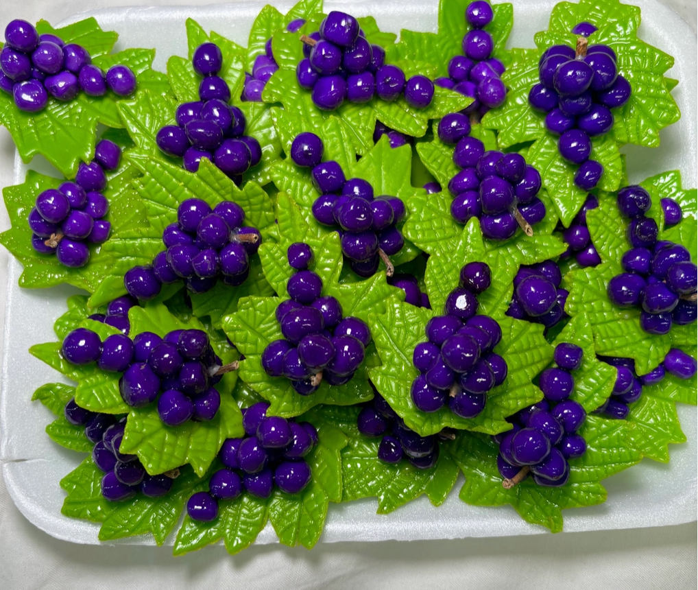 Glossy Finish Clustered Grape 3D Magnetic Refrigerator Magnet - Red or Purple, Fridge Decor Kitchen Artwork, Ideal Home Supplies Gift