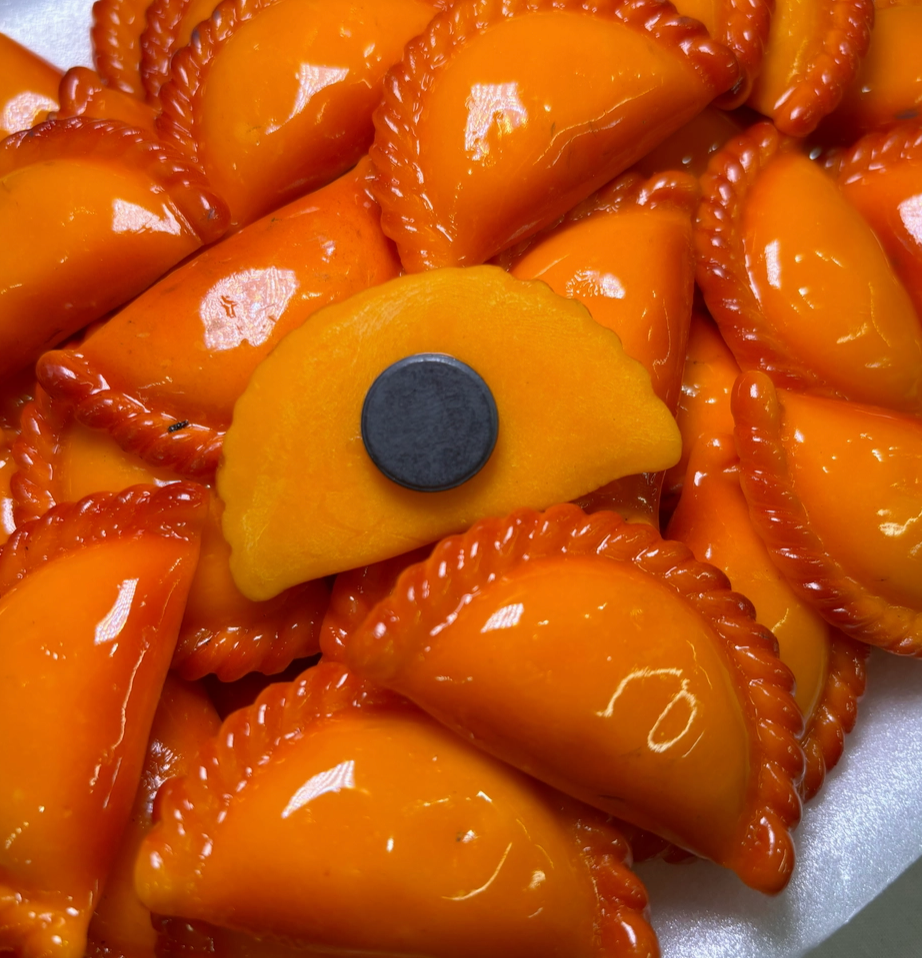 Mini Empanada Magnet – Realistic Food Refrigerator Décor
