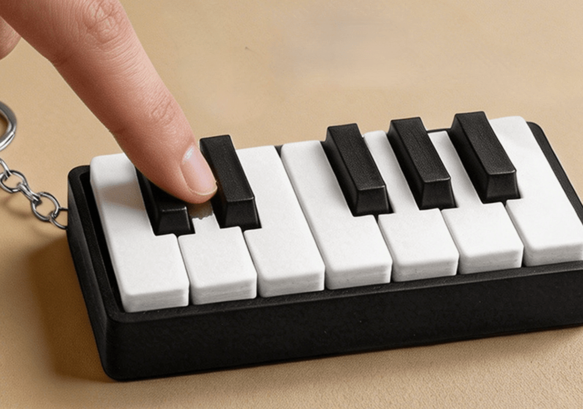 Mini Piano Keyboard Keychain - Hiitzchrissy's Eclectic Fun Finds