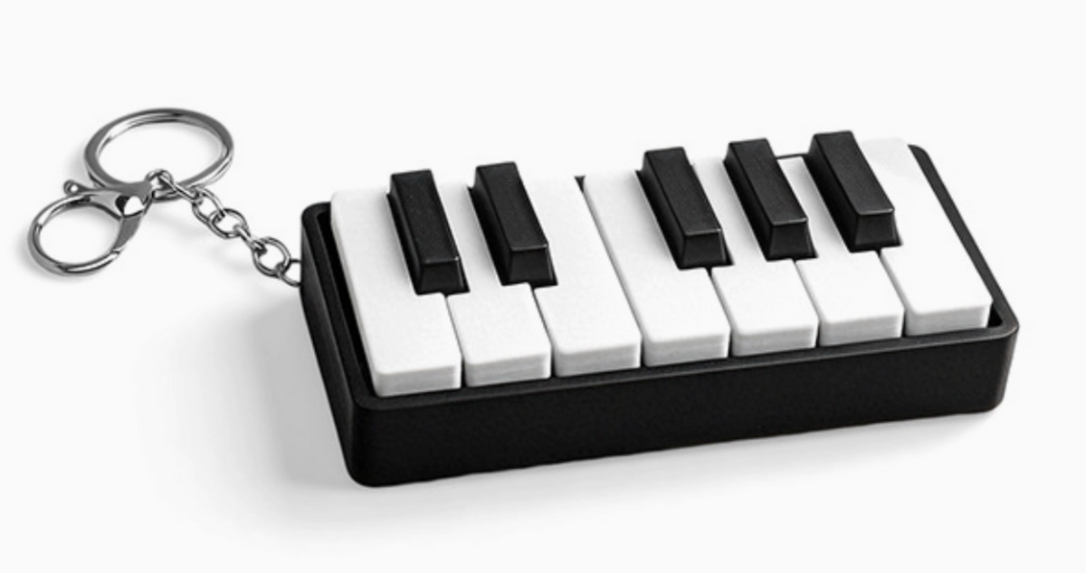 Mini Piano Keyboard Keychain - Miniature Simple Plastic Compact Stress Relief Toy, Durable Lightweight Unisex Gift for Music Teachers, Cute Party Backpack Charm
