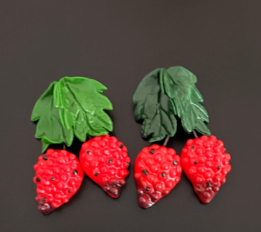 Small Size Realistic Texture Strawberry Magnet - Hiitzchrissy's Eclectic Fun Finds